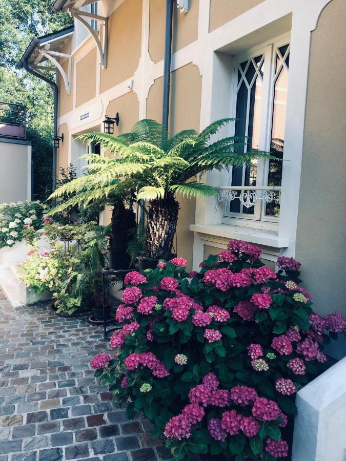 Orpheus Lodge 吉维尼 外观 照片